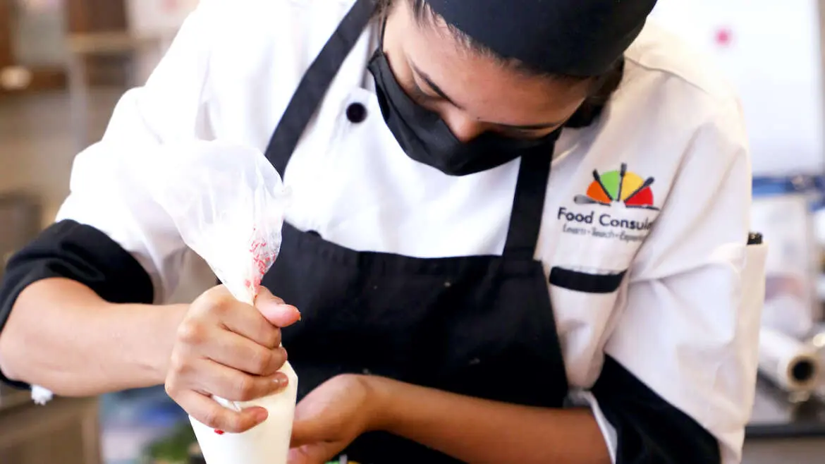 22858cake-baking-classes-in-chennai.webp