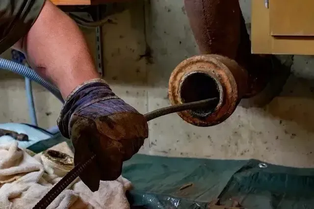 24085pipe_cleaning-640w+(1)-1920w.webp