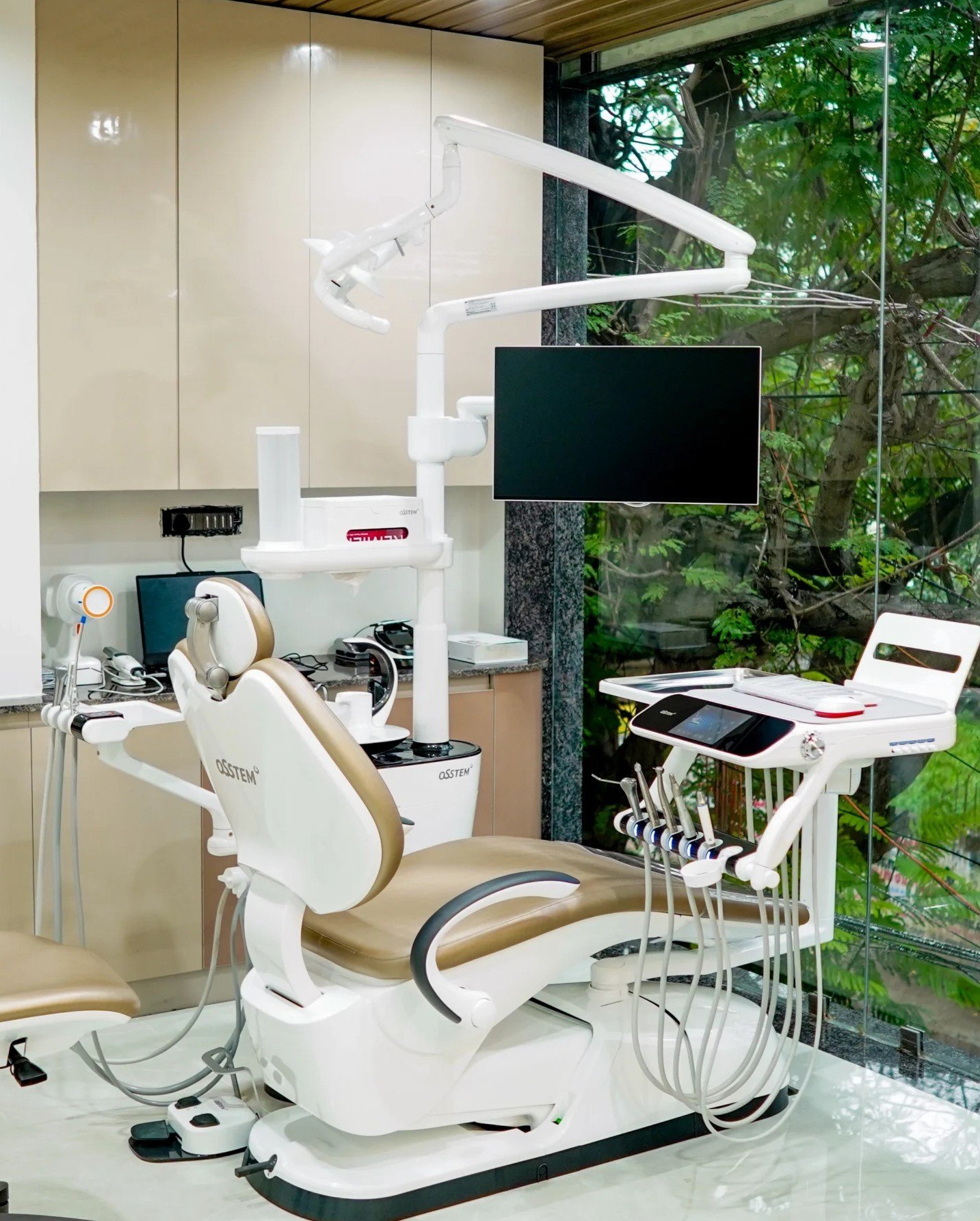 30859dewclinic-modern-dental-clinic-chennai.jpg