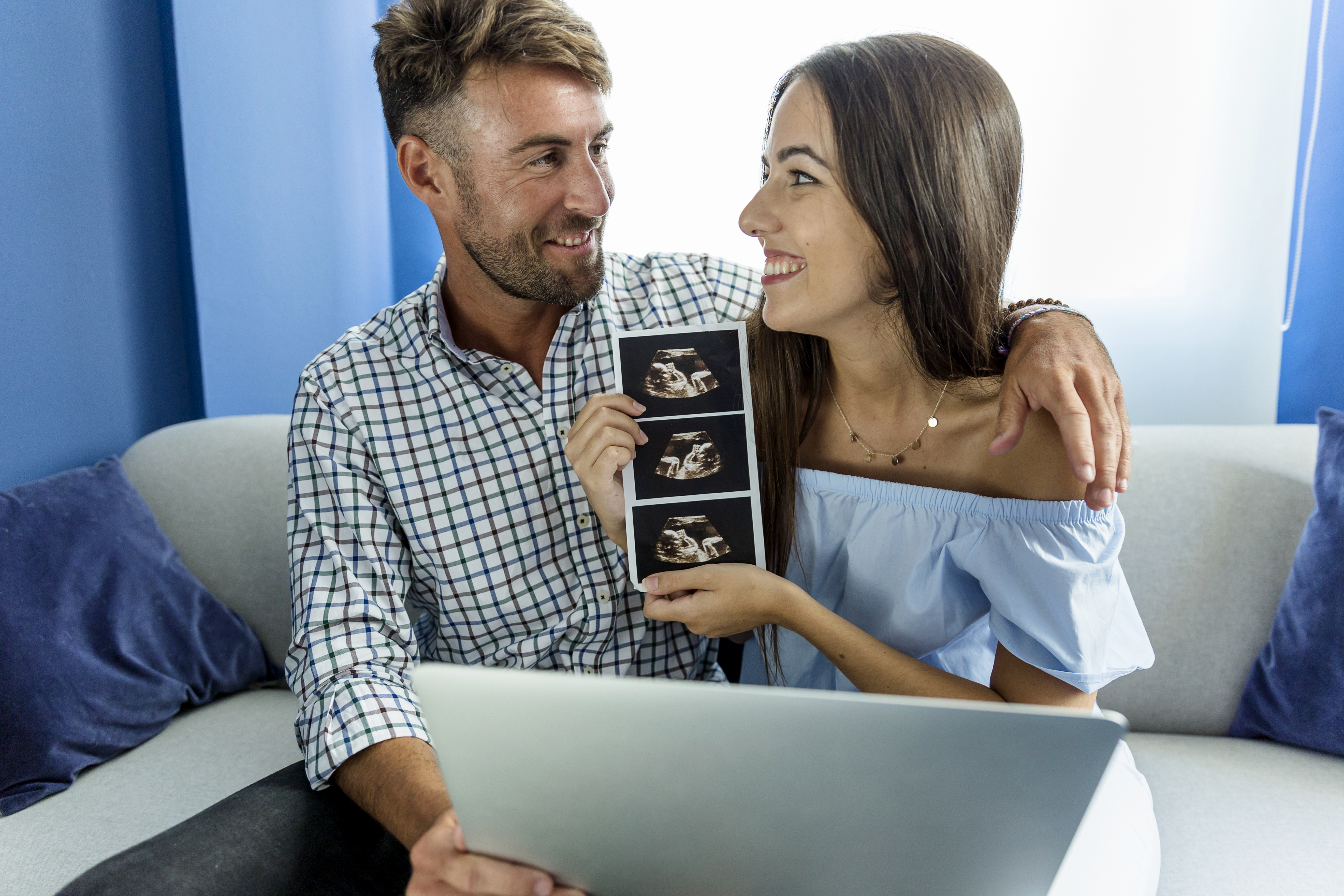 55424young-couple-having-videoconference.jpg